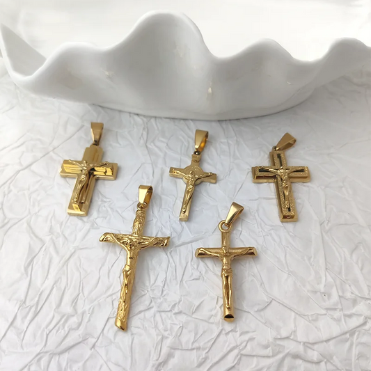New Design 18K Gold-Plated Jesus Cross Pendant – Waterproof Stainless Steel Religious Charm for Men